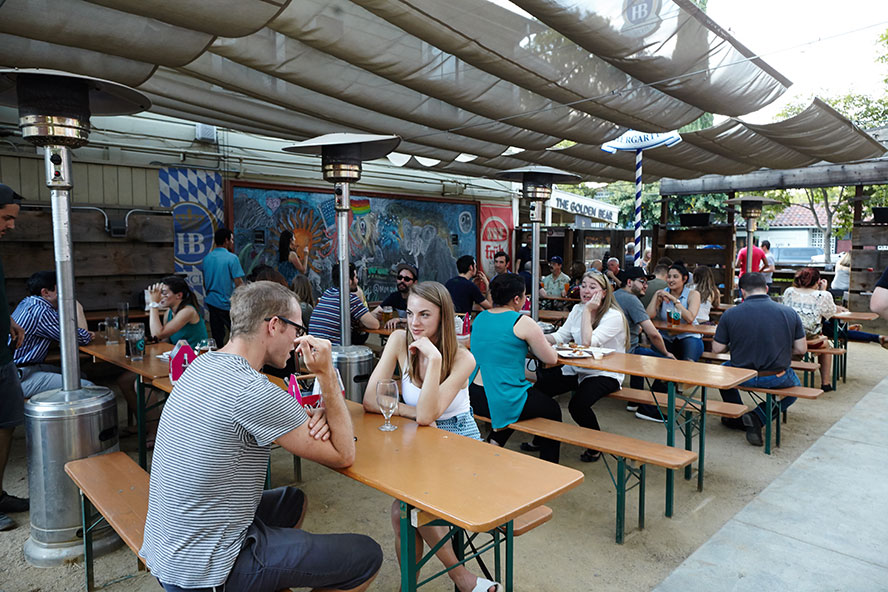 Der Biergarten Bar